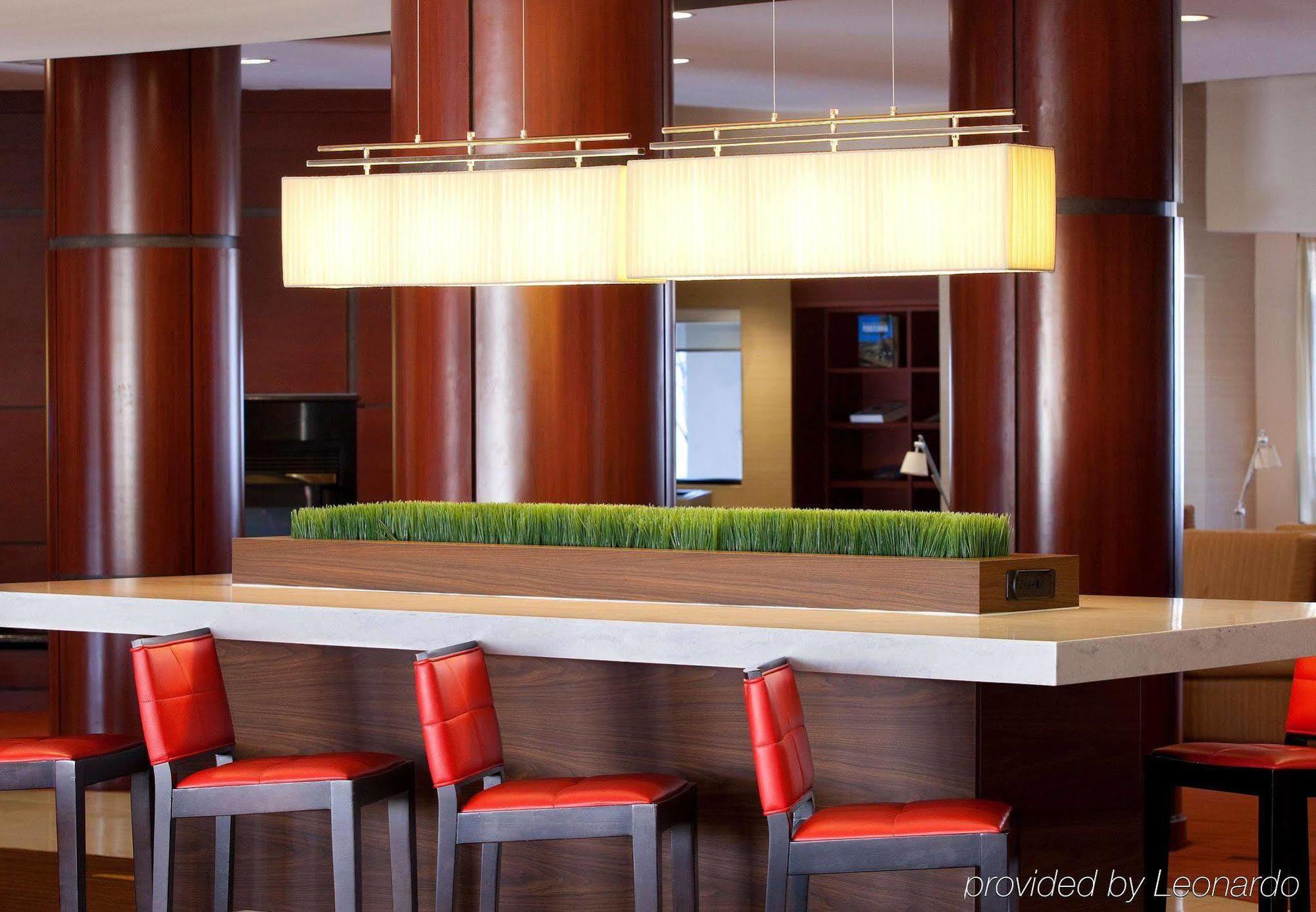 Courtyard By Marriott Lebanon Hotel Restaurant photo